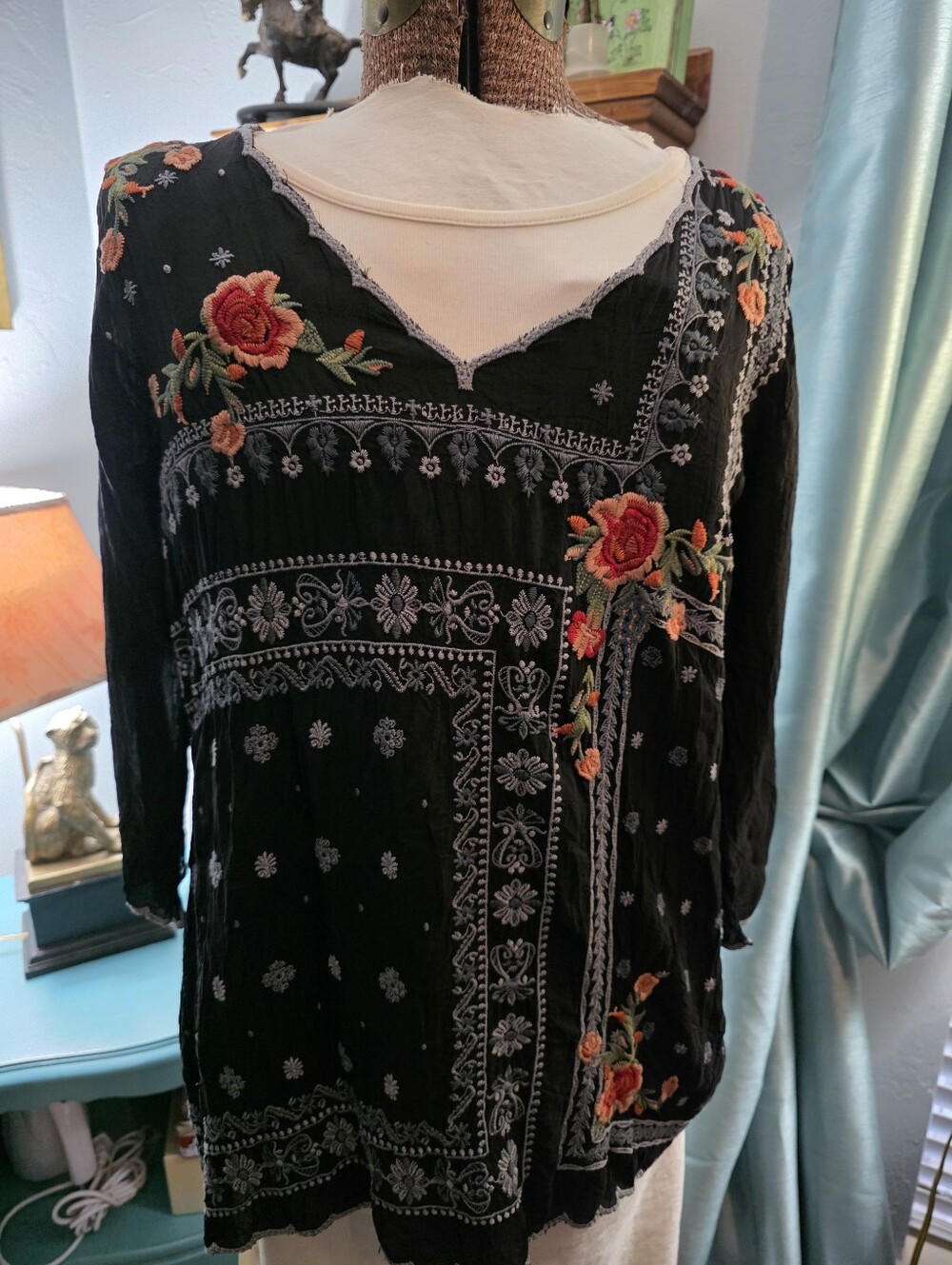 Embroidered Johnny Was Black V-Neck Floral Womens Top Size Small